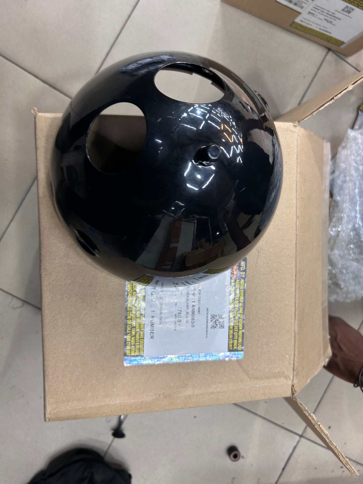 Royal Enfield RAN00063/B – Headlamp Bowl Black (OEM for Interceptor 650 & Continental GT 650)