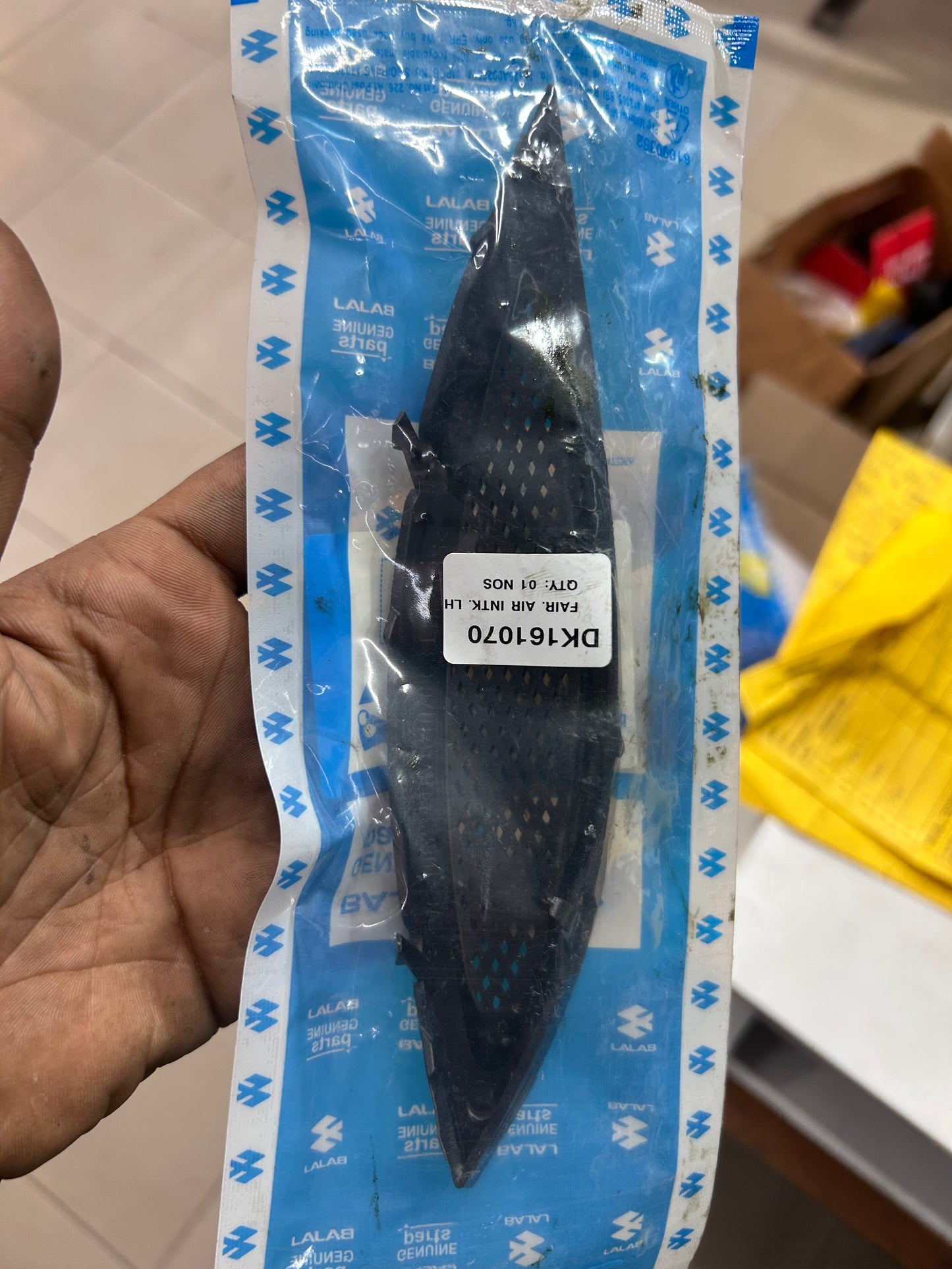 Fairing Air Intake Right (DK161071) – Genuine Bajaj for Pulsar 220 UG4