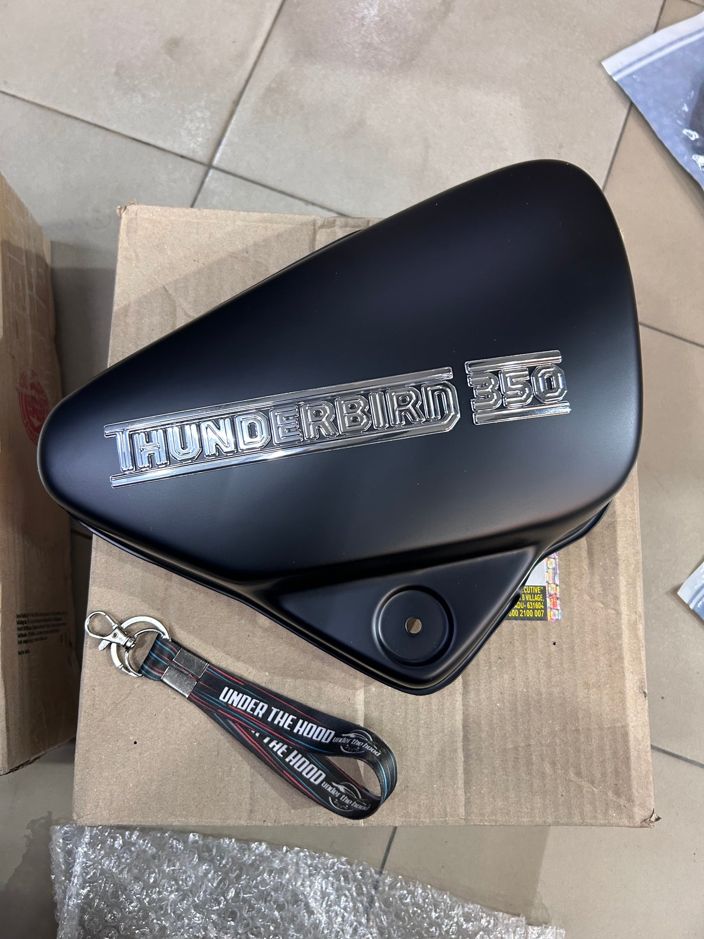 Right Side Panel with Sticker for Thunderbird 350 Stone BVI – Genuine Royal Enfield 875014