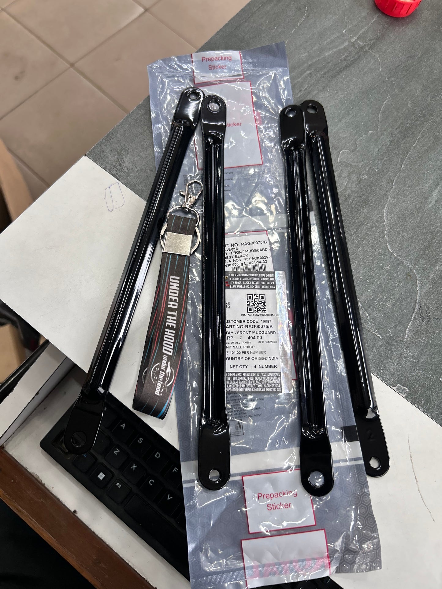 Royal Enfield RAG00075/B – Front Mudguard Stay (Glossy Black) for Classic 350 Reborn (J-Series, BS6/Euro 5) – Genuine OEM