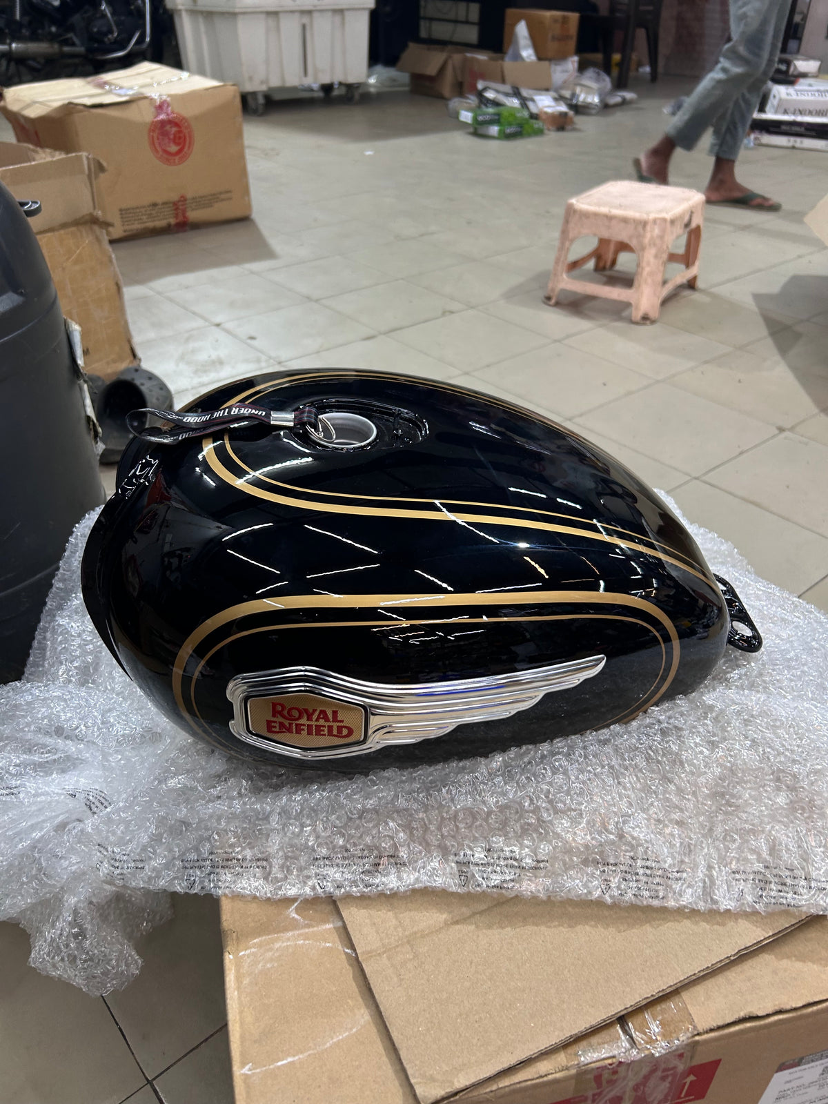 Fuel Tank With Sticker STD Black GPTECH BVI for Bullet 350 UCE KS/ES – Genuine Royal Enfield 866130