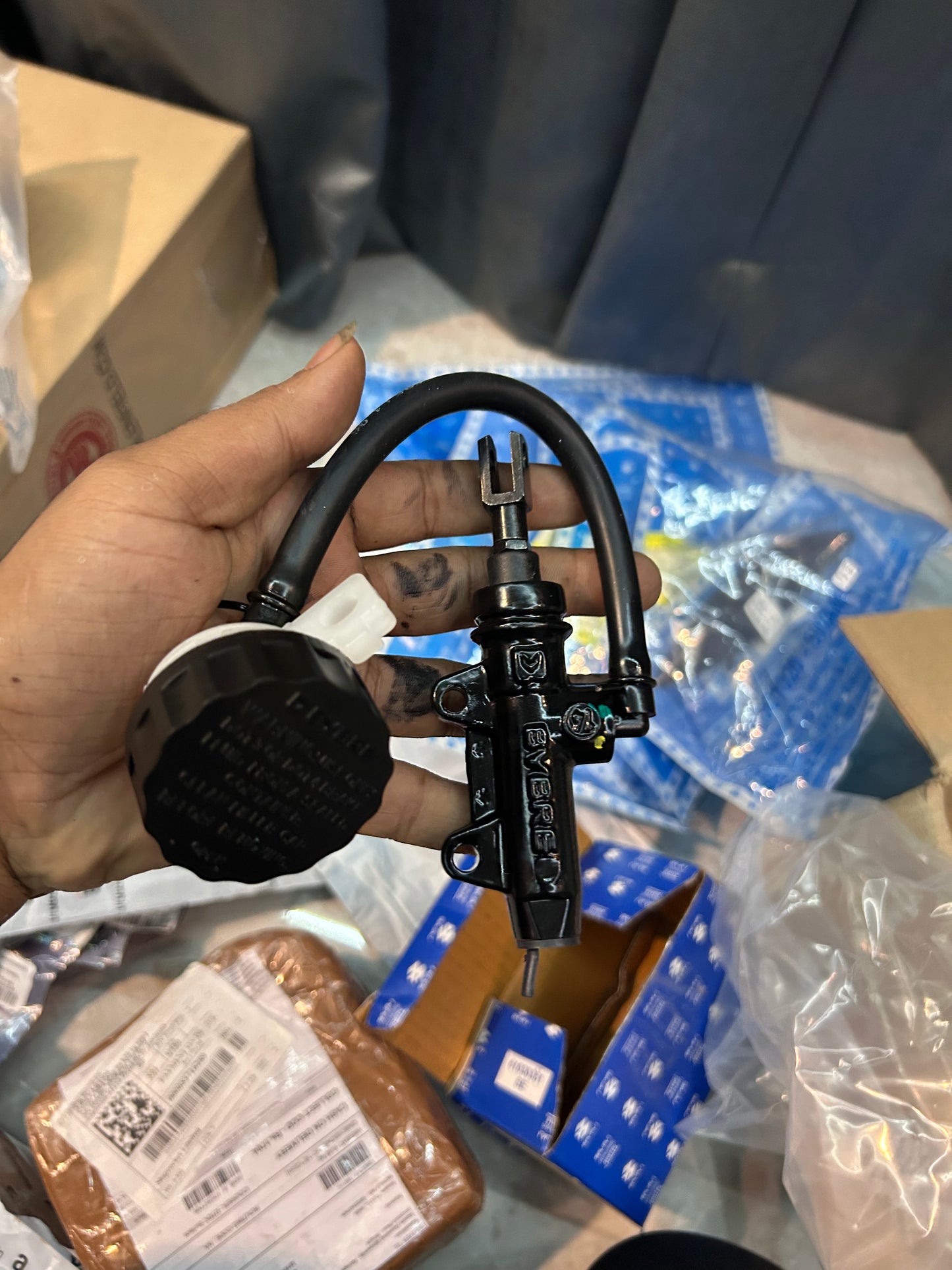 Bajaj DT131866 – Genuine Rear Master Cylinder Assembly with Reservoir & Cap (ByBre OEM) for Pulsar RS200