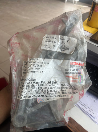 Yamaha BK7‑F7443‑00 – BRACKET 3 (Right Footrest Bracket Assembly)