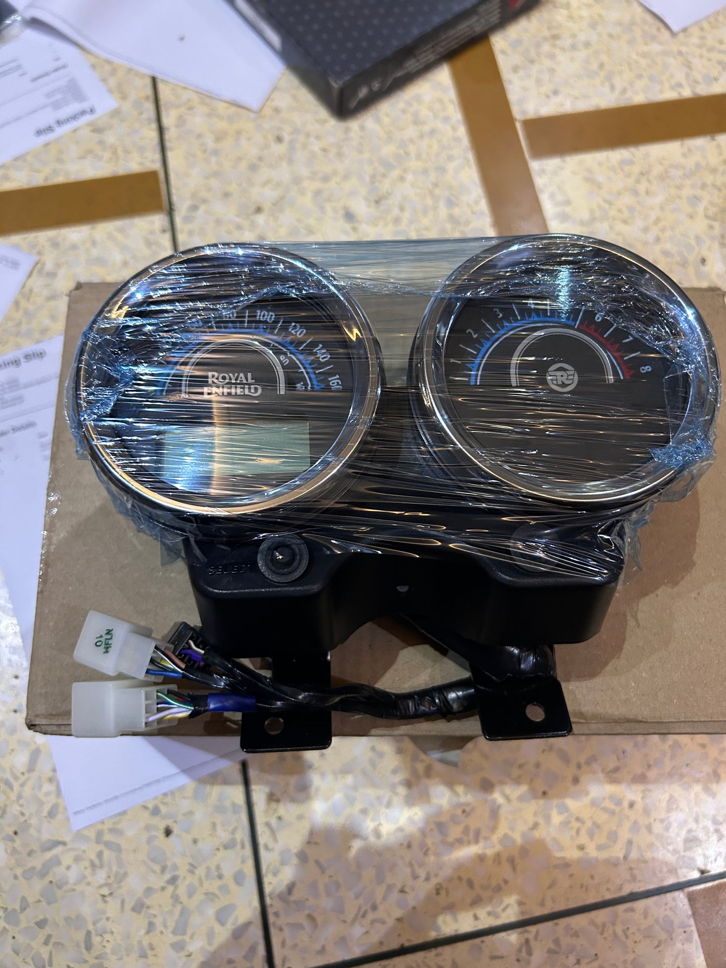 Royal Enfield Thunderbird 350 Instrument Cluster Assembly VT-31 – 1040258/A | OEM Speedometer Console (2010–2019, BS3 & BS4 UCE)