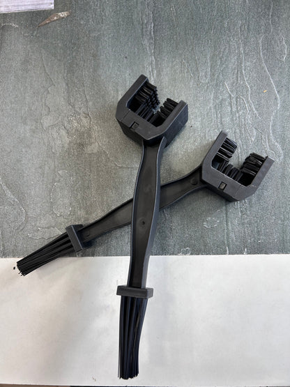 Motorcycle Chain Cleaning Brush – High-Quality Multi-Surface Tool for Royal Enfield & All Bikes