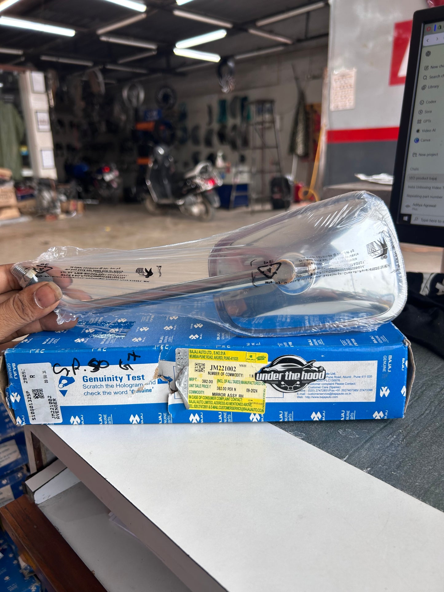 Bajaj JM221002 Rear-View Mirror Assembly Right (RH) – Genuine OEM for Avenger 220