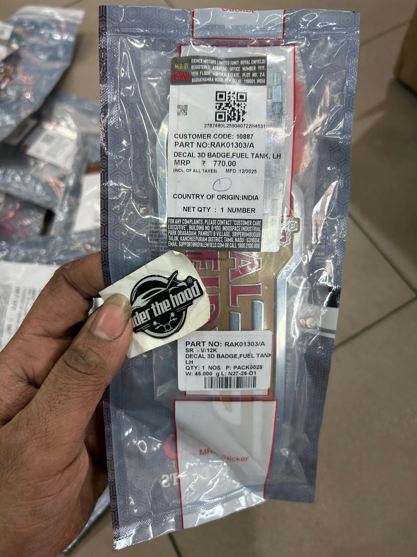 Royal Enfield RAK01303/A – 3D Fuel Tank Badge (LH) for Bullet 350 J-Series – Standard Black & Standard Maroon – Genuine OEM