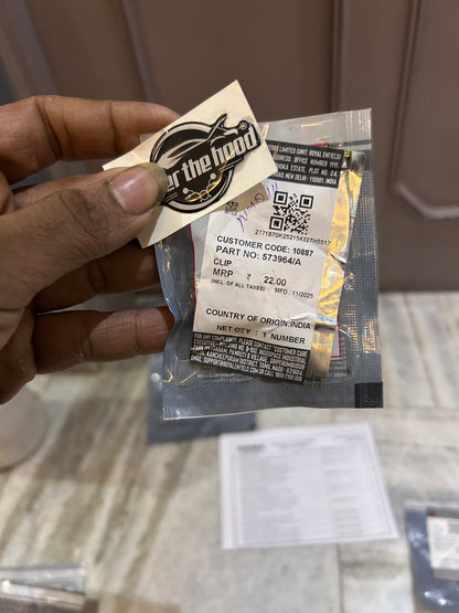 573964/A – Clip, Breather / Small Service Clip for Classic 350 & Classic 500 UCE, Bullet 350/500 UCE, Electra 350 UCE (ES), Thunderbird 350/500 (UCE), Continental GT 535, Himalayan 411 (SAP/PAI hoses) – Genuine Royal Enfield