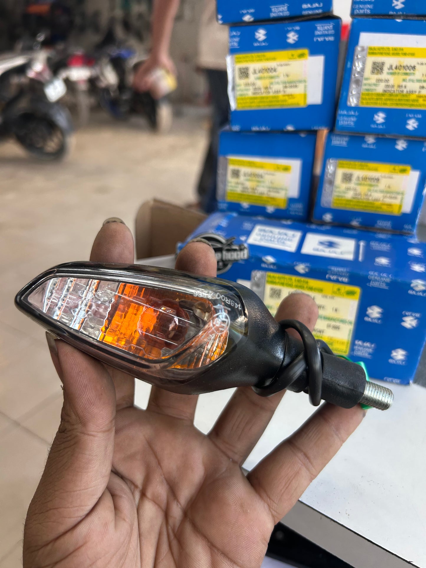 Bajaj Pulsar N160 Front Left (LH) Indicator – JR401011 | OEM Turn Signal (2022–2023)