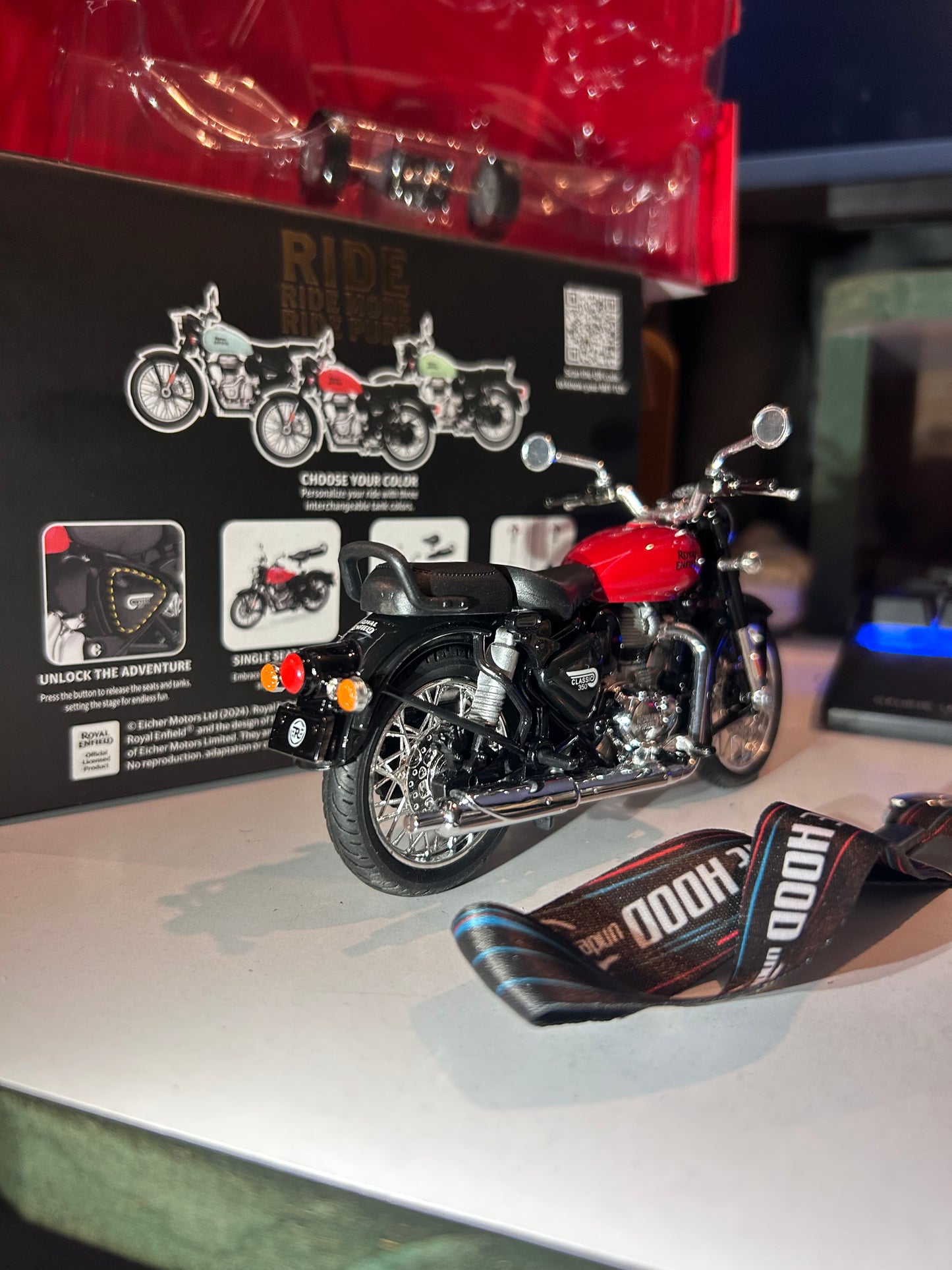 Royal Enfield Classic 350 1:15 Scale Model Bike Toy – Pull Back, Interchangeable Tanks, Single & Dual Seat Modes
