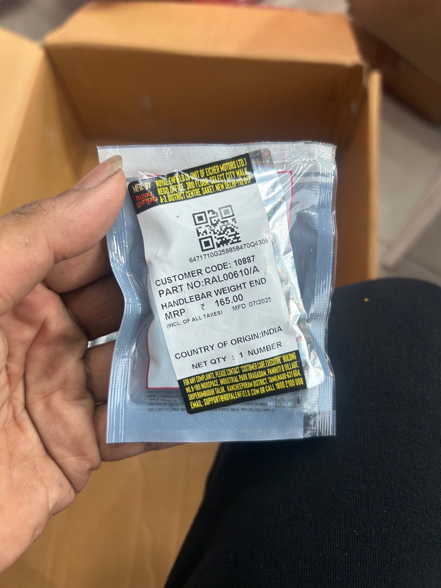 RAL00610/A – Genuine Royal Enfield Handlebar Weight End for Continental GT 650 (BS6)