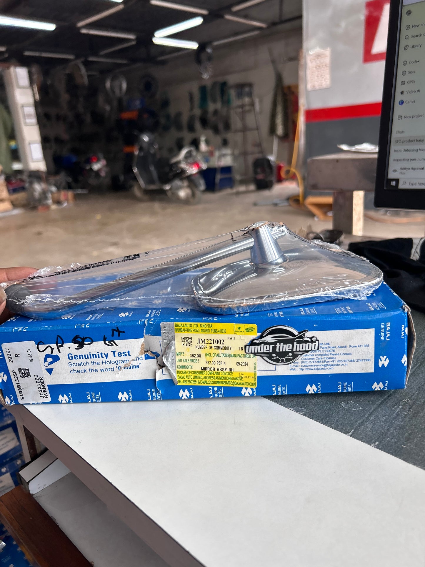 Bajaj JM221002 Rear-View Mirror Assembly Right (RH) – Genuine OEM for Avenger 220