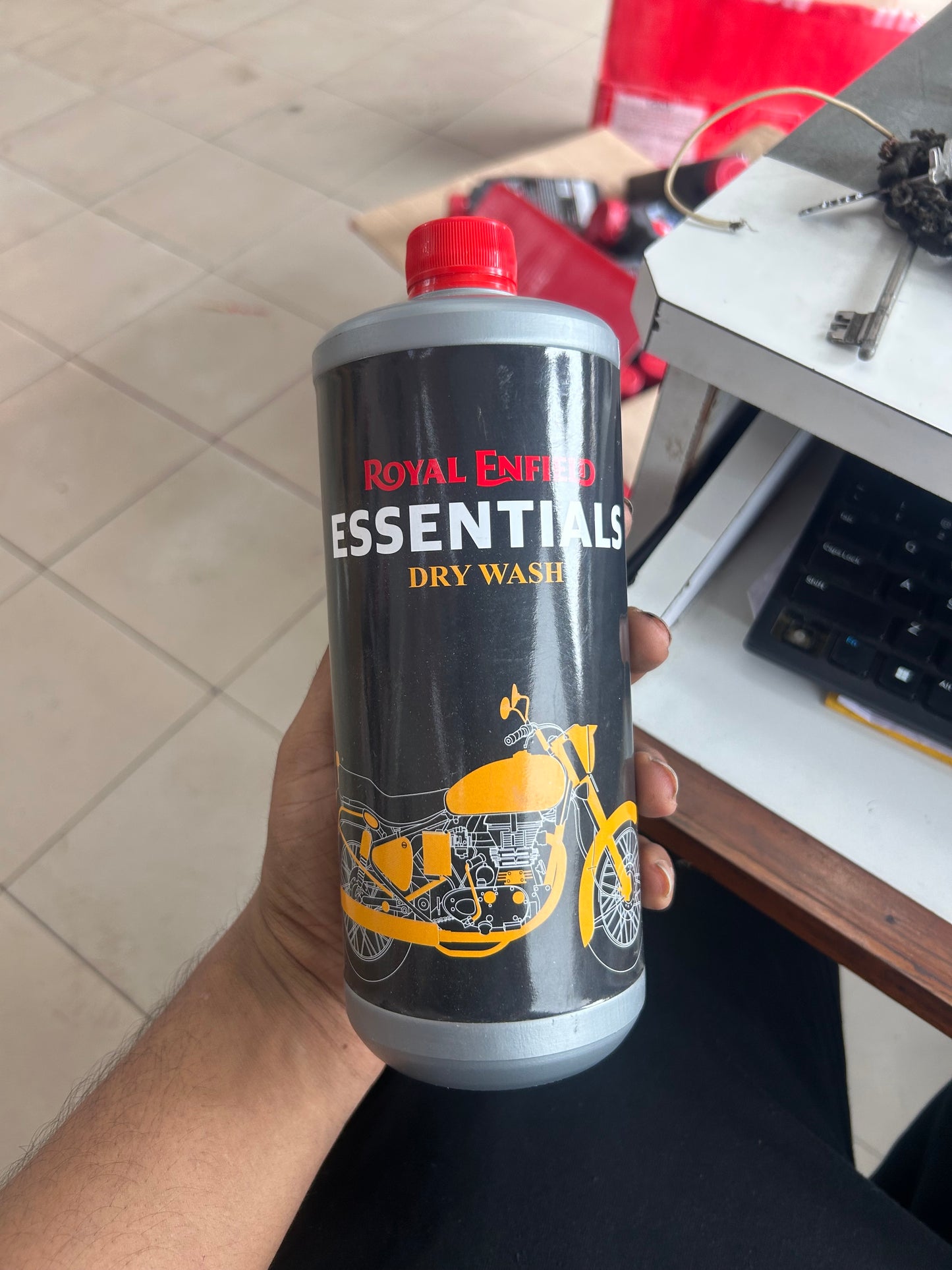 Royal Enfield 3600014/A Dry Wash Liquid – 1 Litre Waterless Cleaner for Classic & All Models