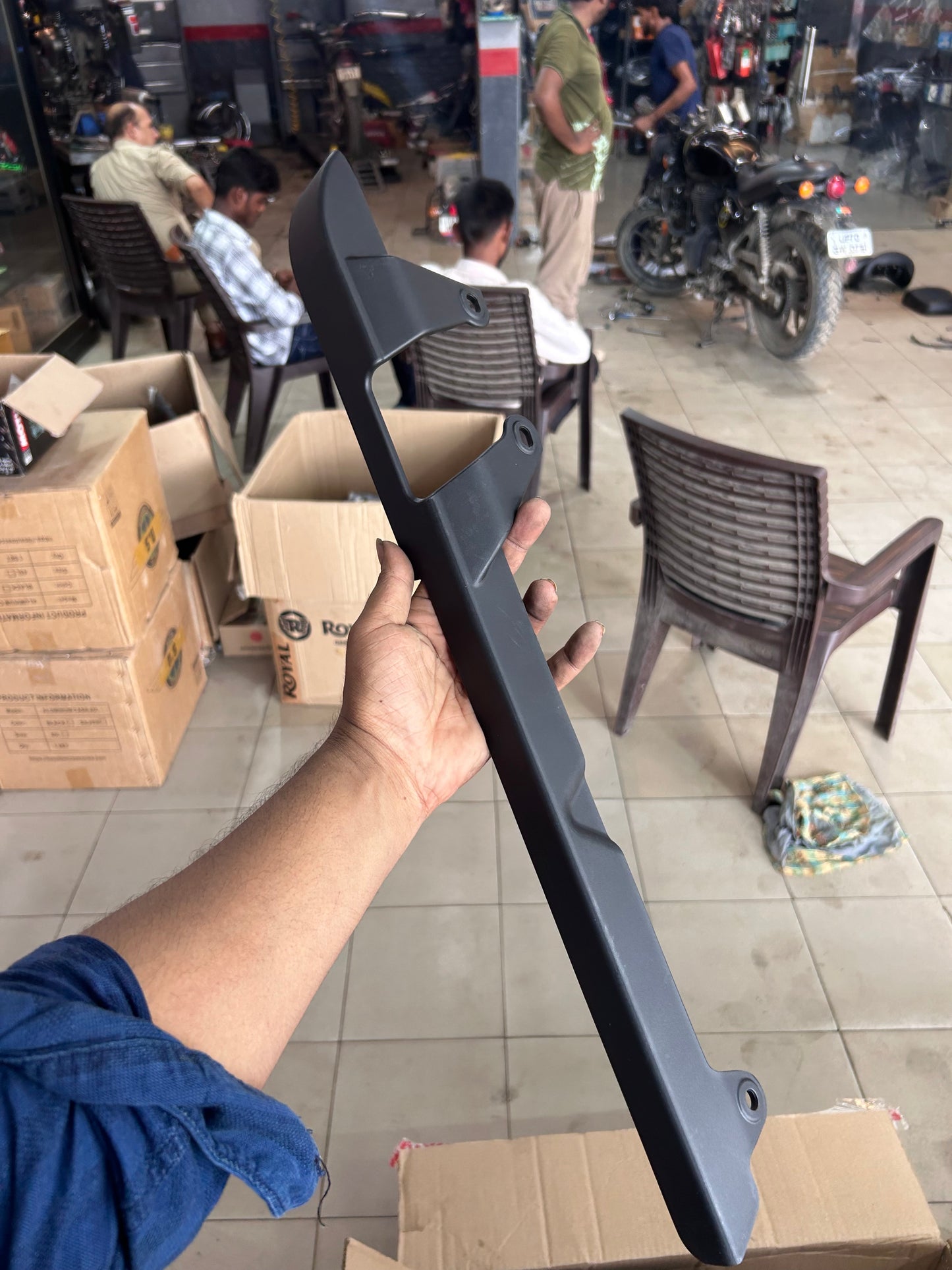 Royal Enfield RAR00097/A – Rear Chain Guard (OEM Swingarm Cover) for Hunter 350