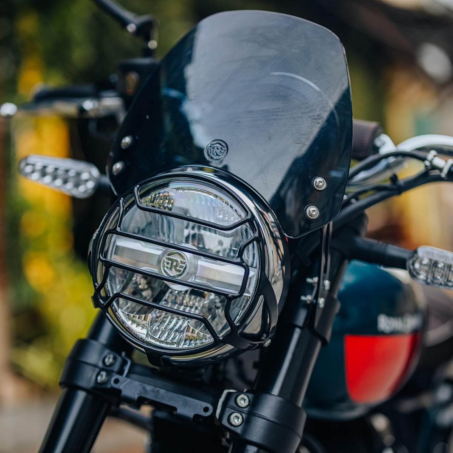 Royal Enfield Tinted Tall Flyscreen (1990542) for Bear 650. Bolt-on, tinted windscreen, stylish and functional, OEM accessory.