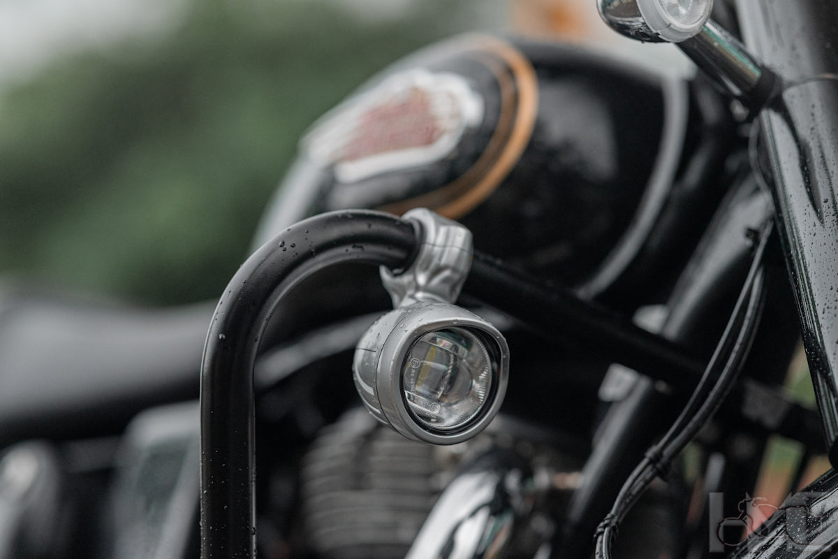 Genuine Royal Enfield silver fog lights KXA00064 kit installed on new bullet 350