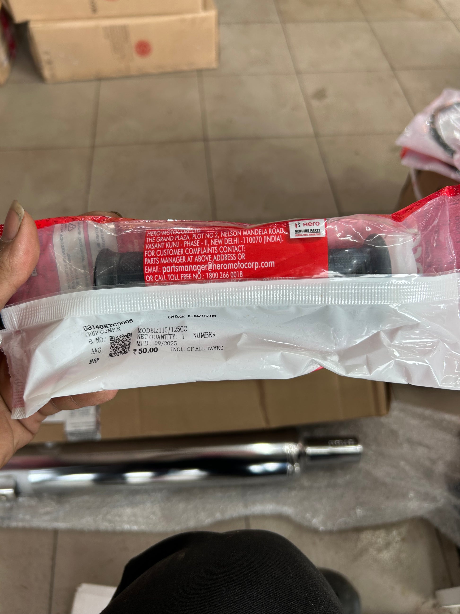 Hero OEM grip 53140KTC900S Super Splendor grip comp R