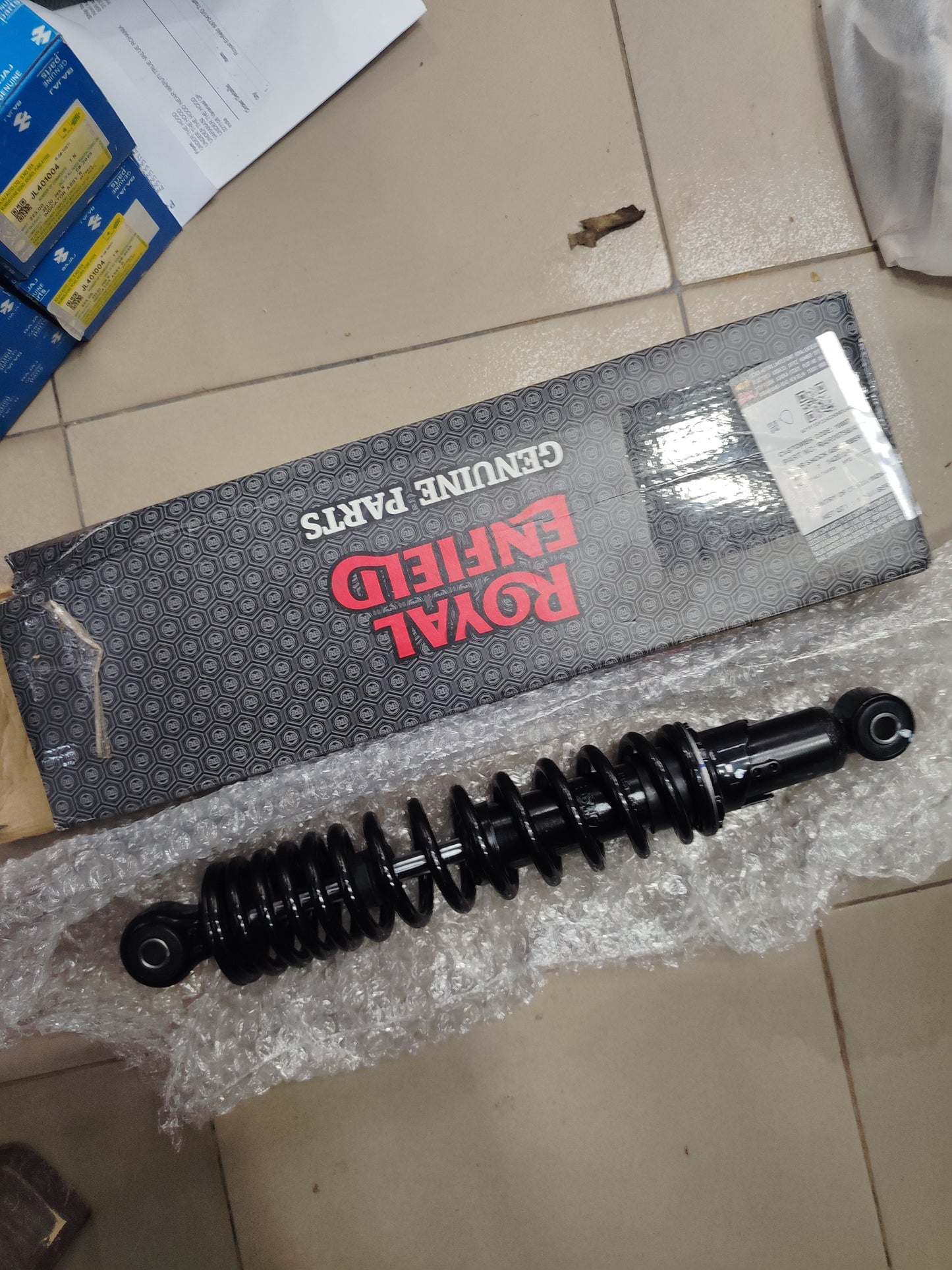 Royal Enfield RAR00758/A – New Softer Rear Shock Absorber for Hunter 350 (2025 Suspension Upgrade, OEM)