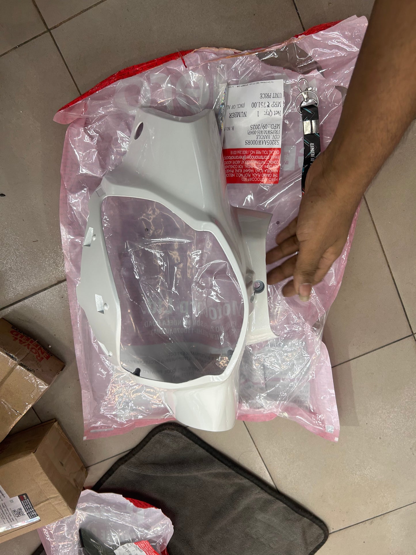 Maestro Edge front handle visor (WH004P) 53205AAW000RS genuine