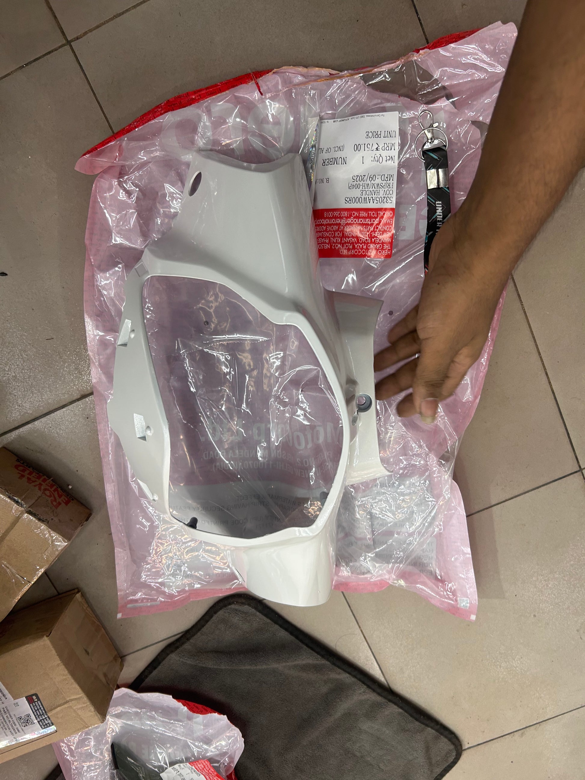Maestro Edge front handle visor (WH004P) 53205AAW000RS genuine