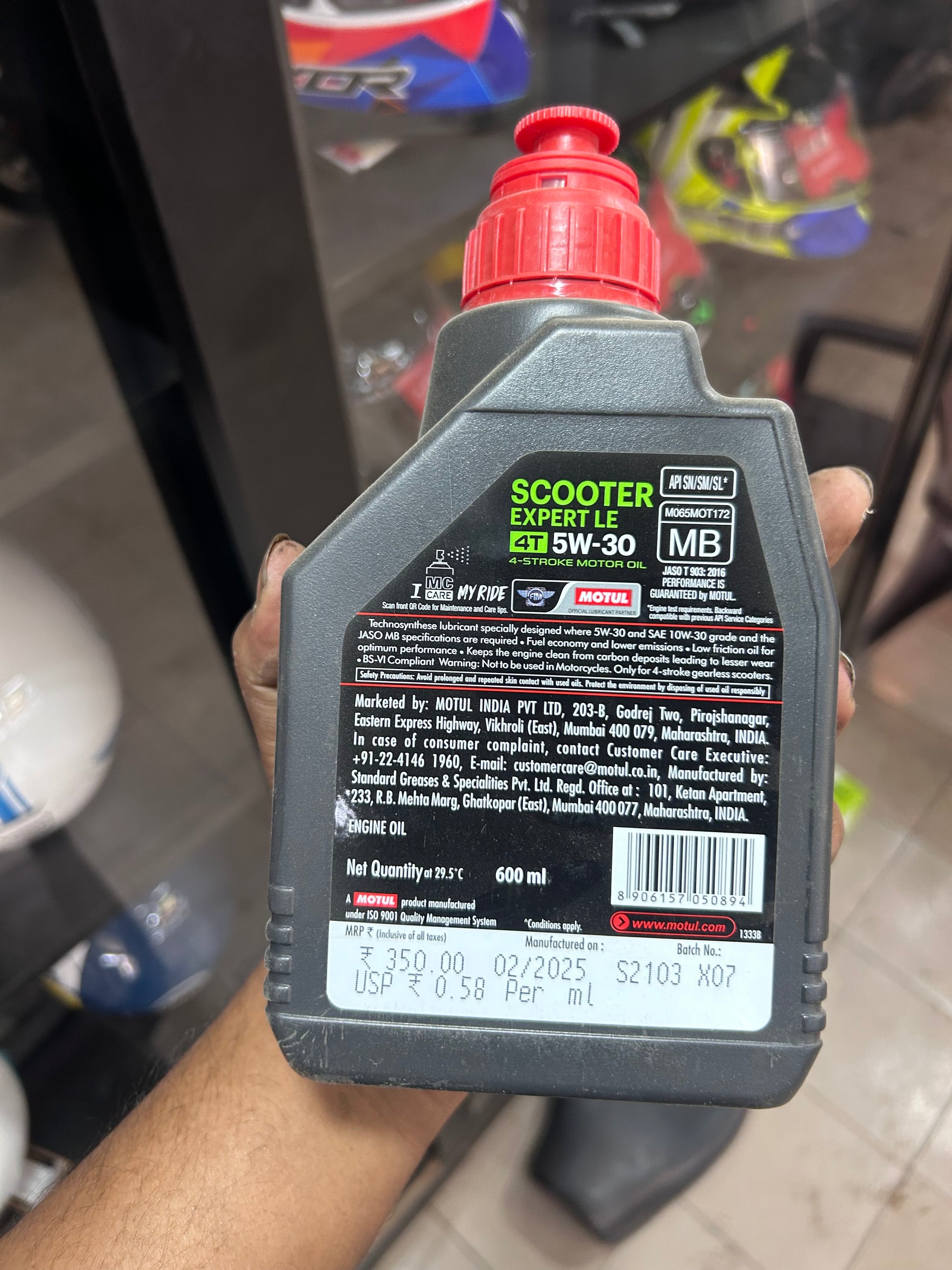 Motul Scooter Expert LE 10W30 Engine Oil – 800ml & 600ml Pack for Automatic Scooters

