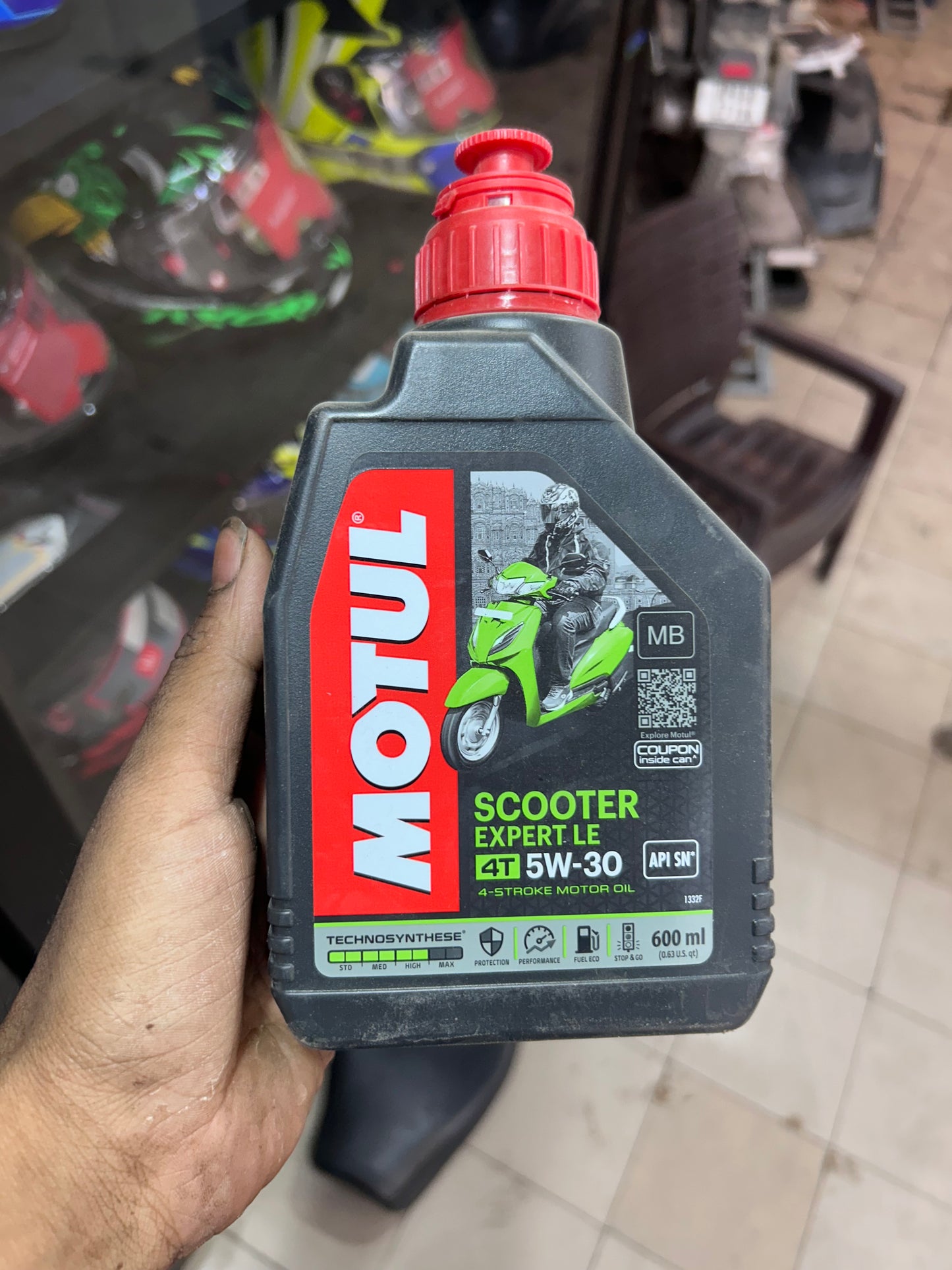 Motul Scooter Expert LE 10W30 Engine Oil – 800ml & 600ml Pack for Automatic Scooters

