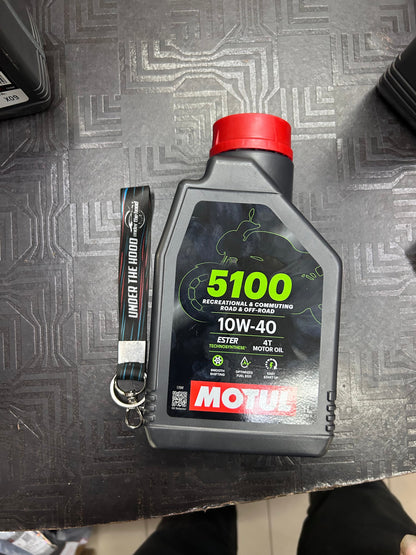 Motul 5100 10W-40 4T (API SP, JASO MA2 2023). Wet clutch safe, smooth shifting, strong protection.