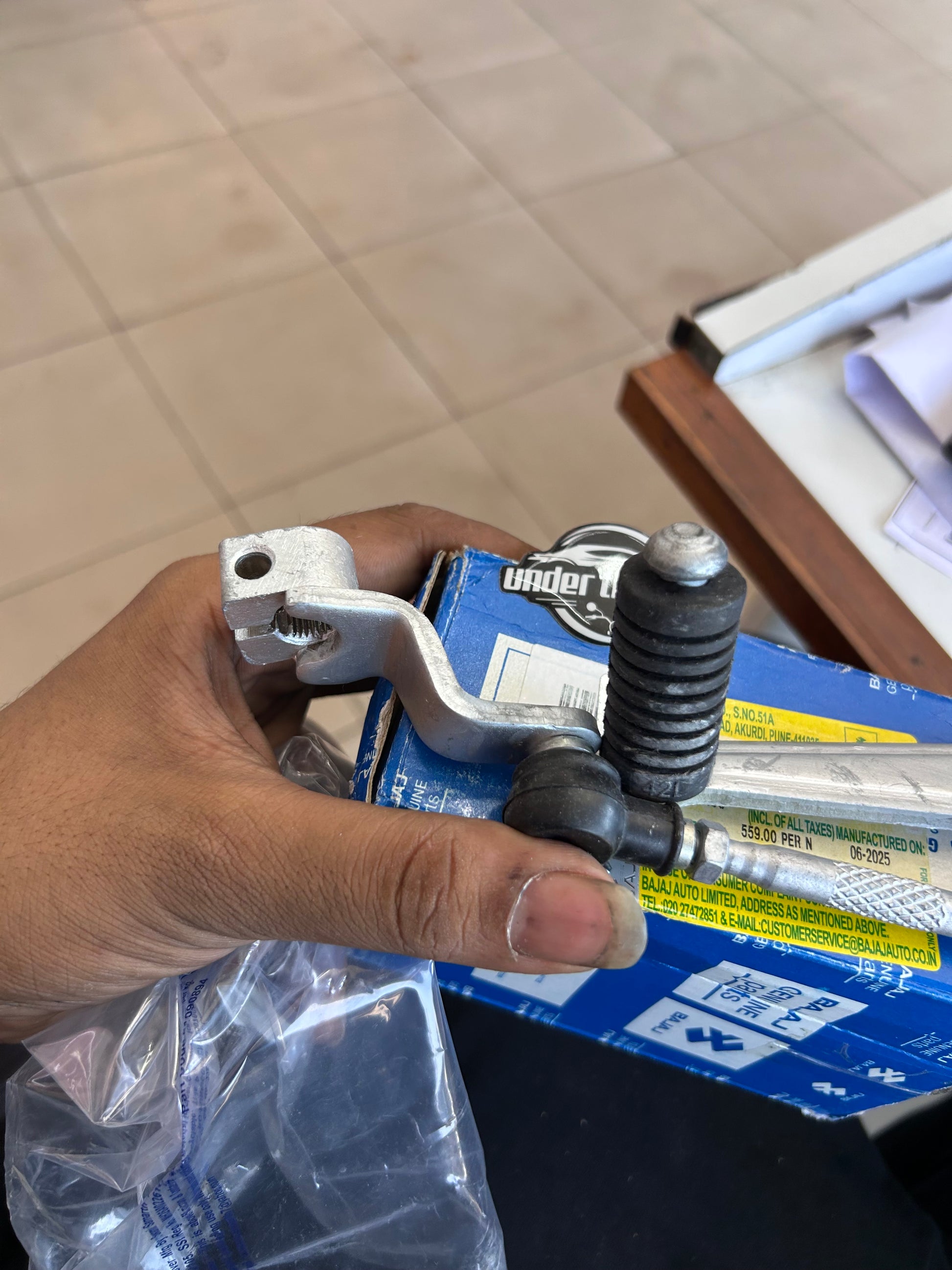 Bajaj Pulsar RS200 Gear Shift Lever – DT561201 OEM (2015–2020