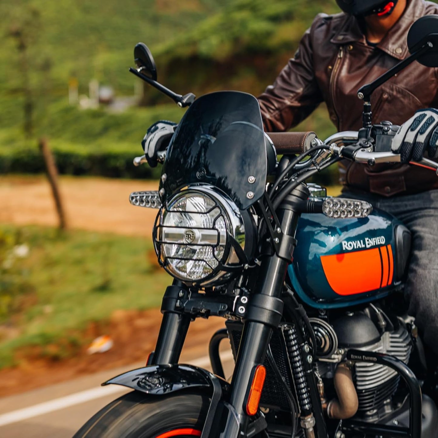 Royal Enfield Bear 650 Tinted Tall Flyscreen Part No. 1990542