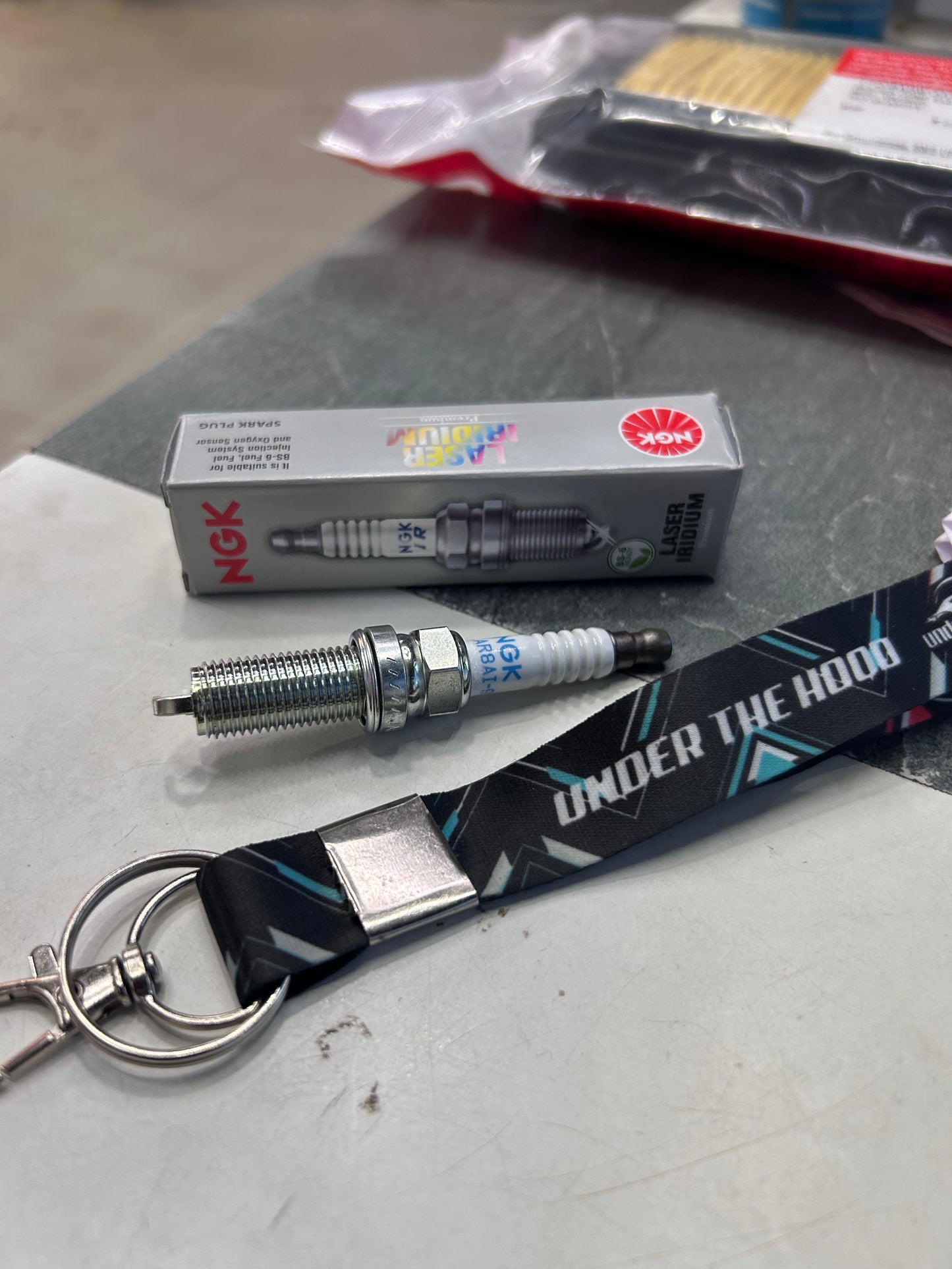 Pulsar NS200 center iridium plug – NGK LKAR8AI-9