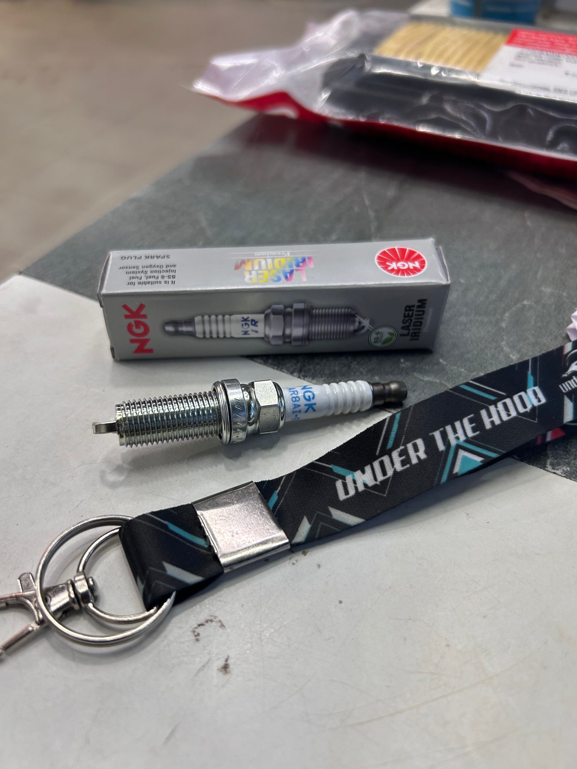 Pulsar NS200 center iridium plug – NGK LKAR8AI-9