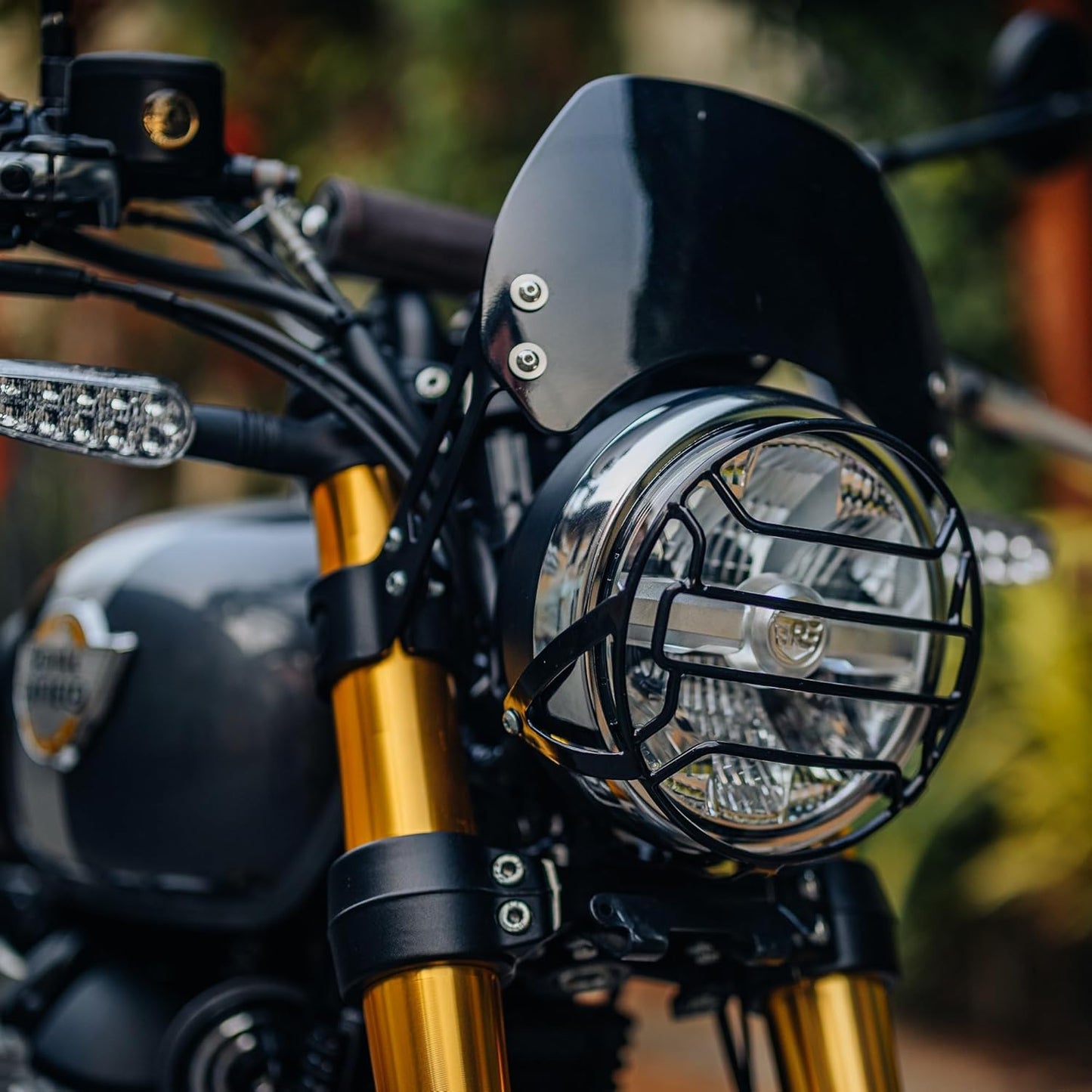 Royal Enfield Bear 650 with instrument cowl 1990530 installed