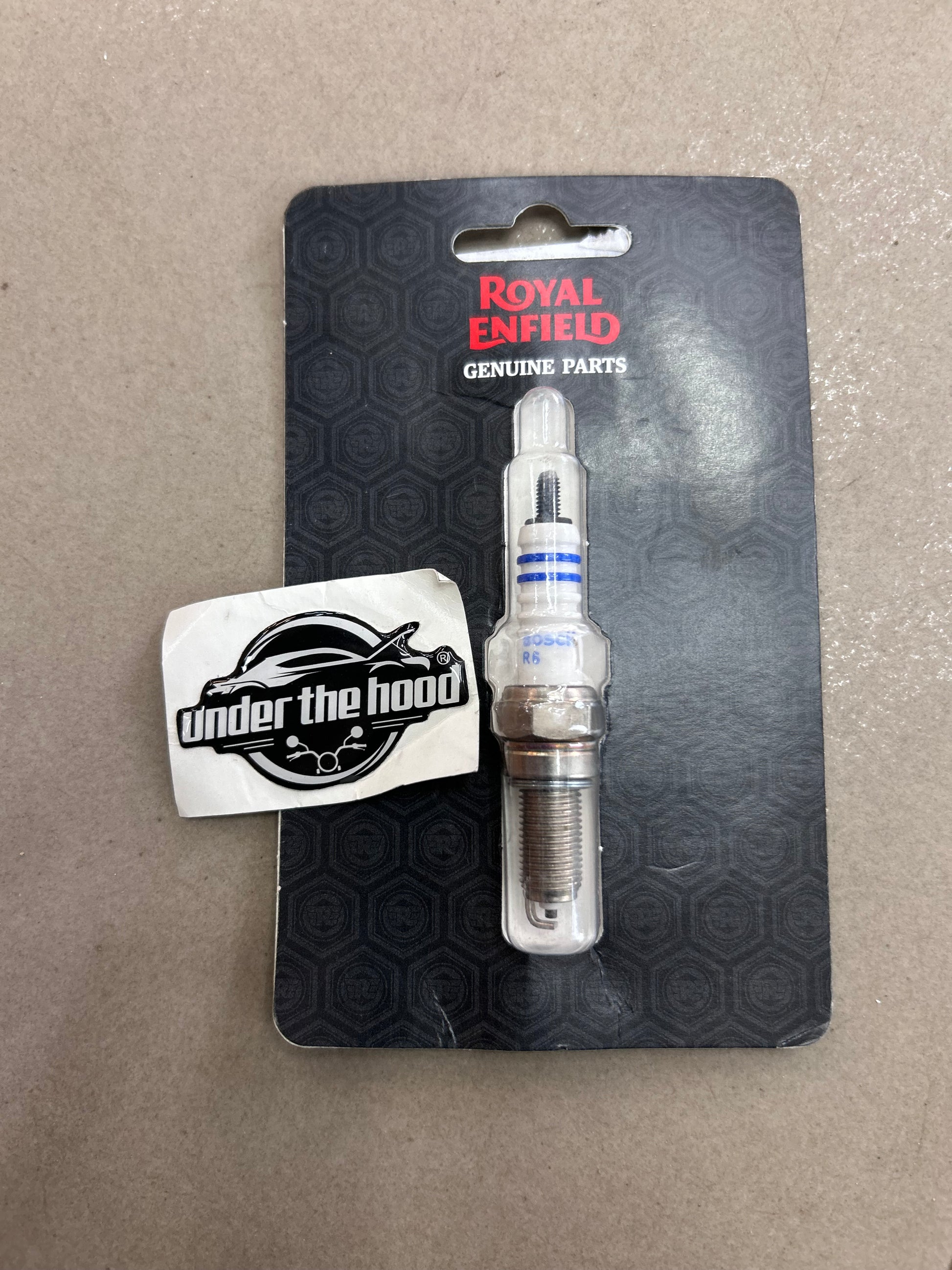 Royal Enfield 572328/B spark plug UR6DC OEM for Classic 350 UCE