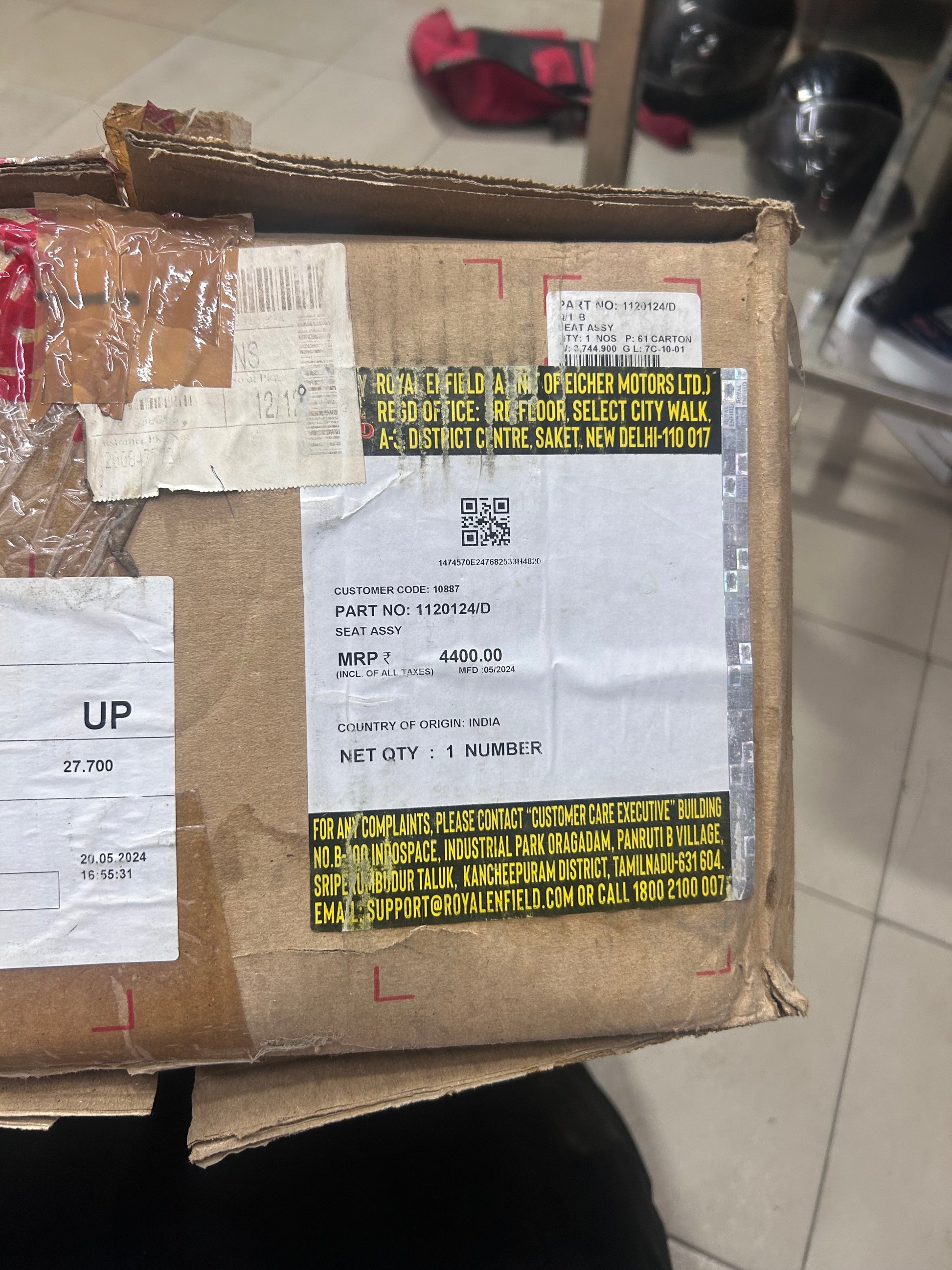 : Royal Enfield Genuine Part 1120124/D - Complete Seat Assembly
