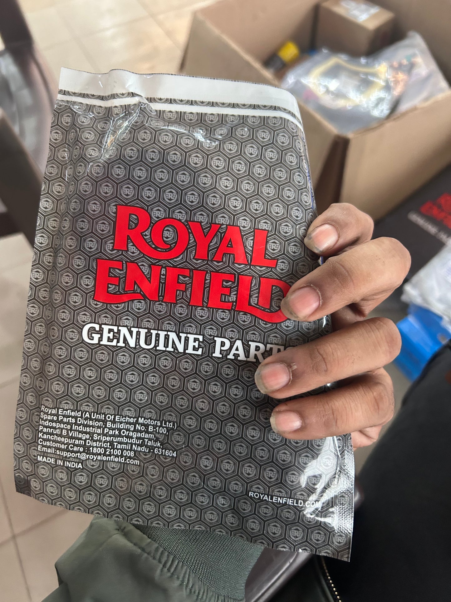 Royal Enfield tank emblem badge RAK00371/D grey RH – confirm colour/shape before buying