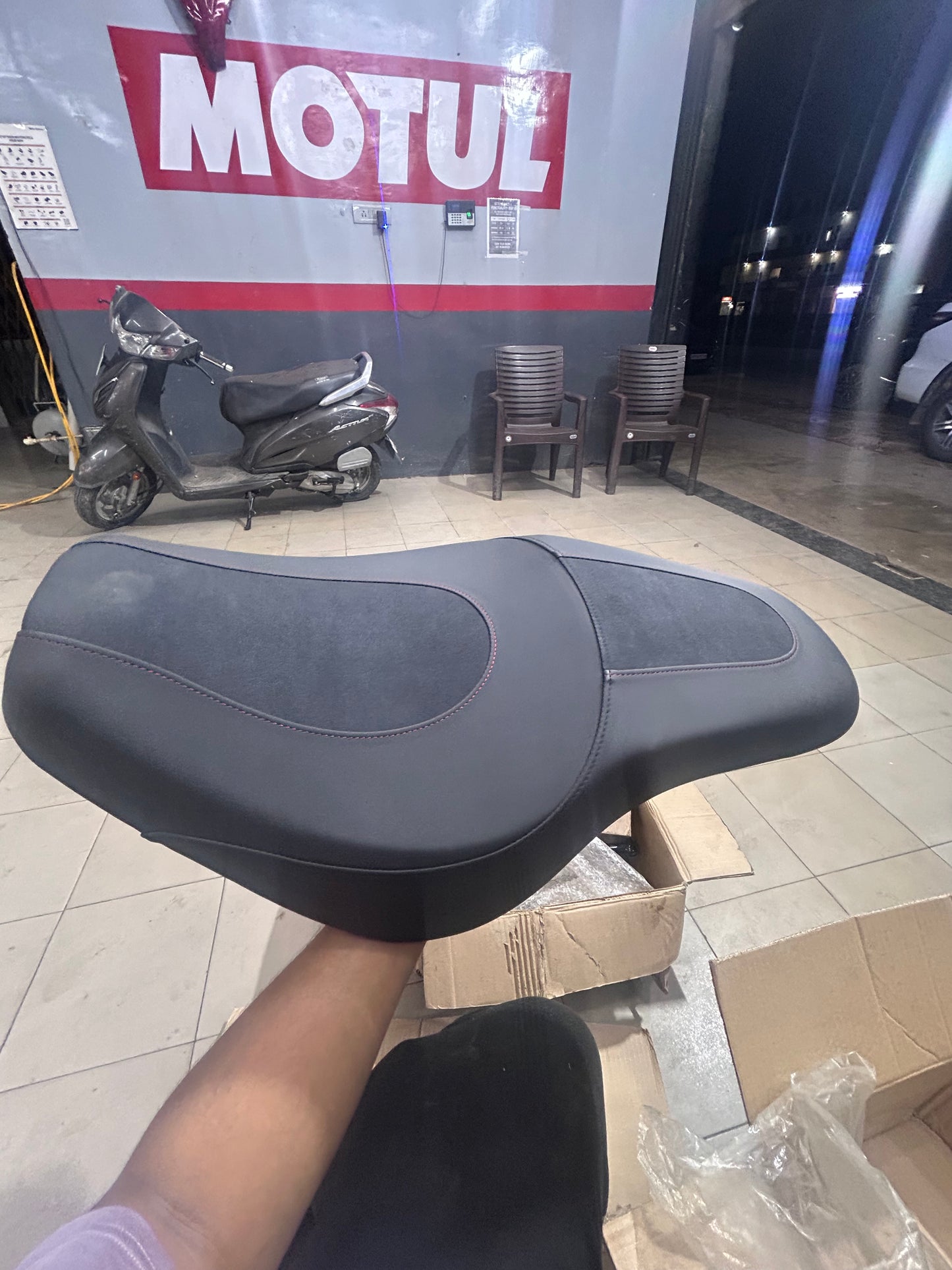 Thunderbird X OE Seat 1120124/D - Dual Texture Finish Detail