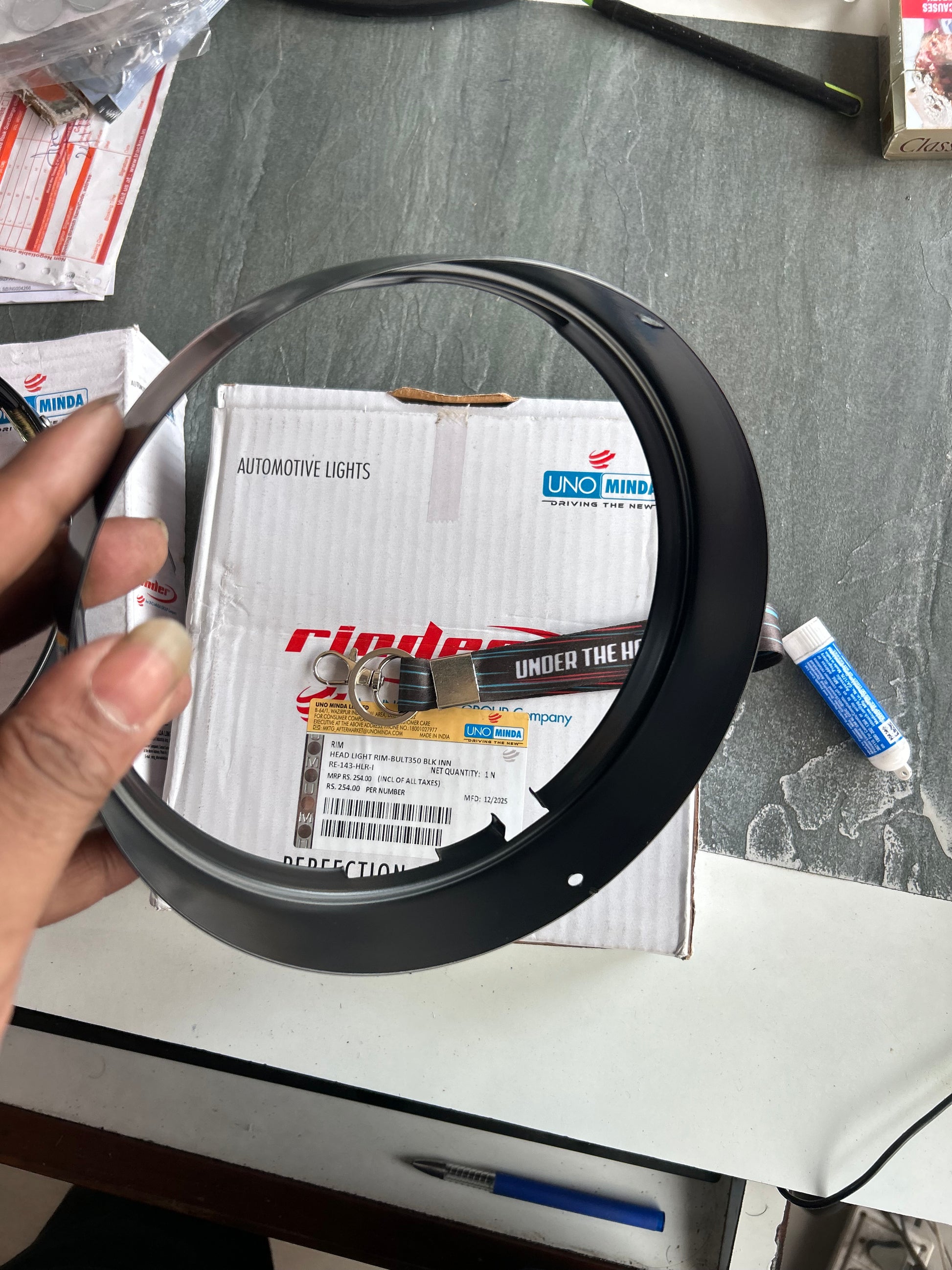 Uno Minda black headlight rim set for Classic 350 UCE: RE-143-HLR-I inner + RE-143-HLR-O outer.