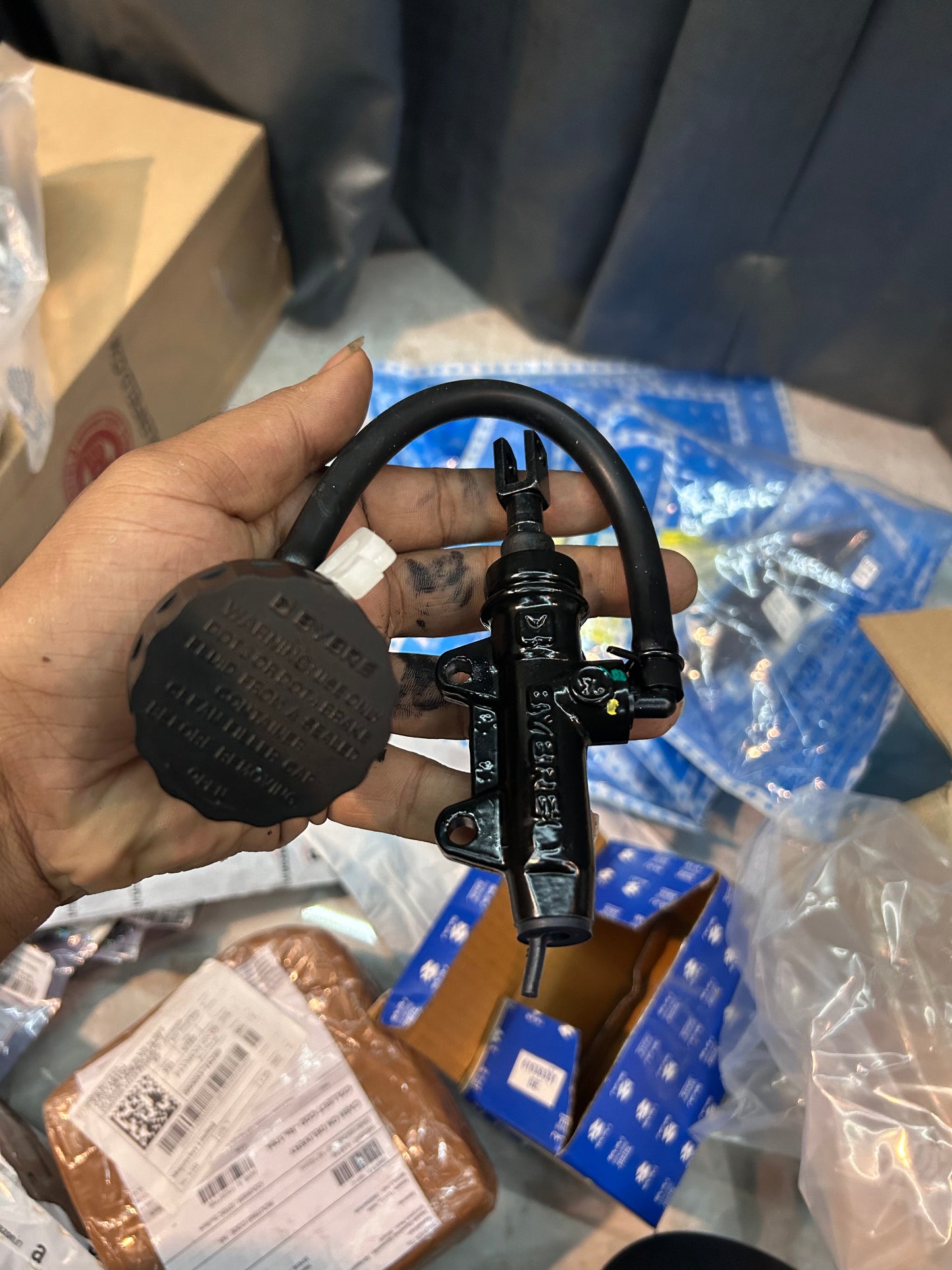 bajaj-rear-brake-cylinder-with-oil-cup-original