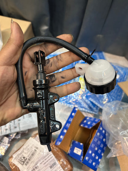 bajaj-rear-master-cylinder-dt131866-with-reservoir