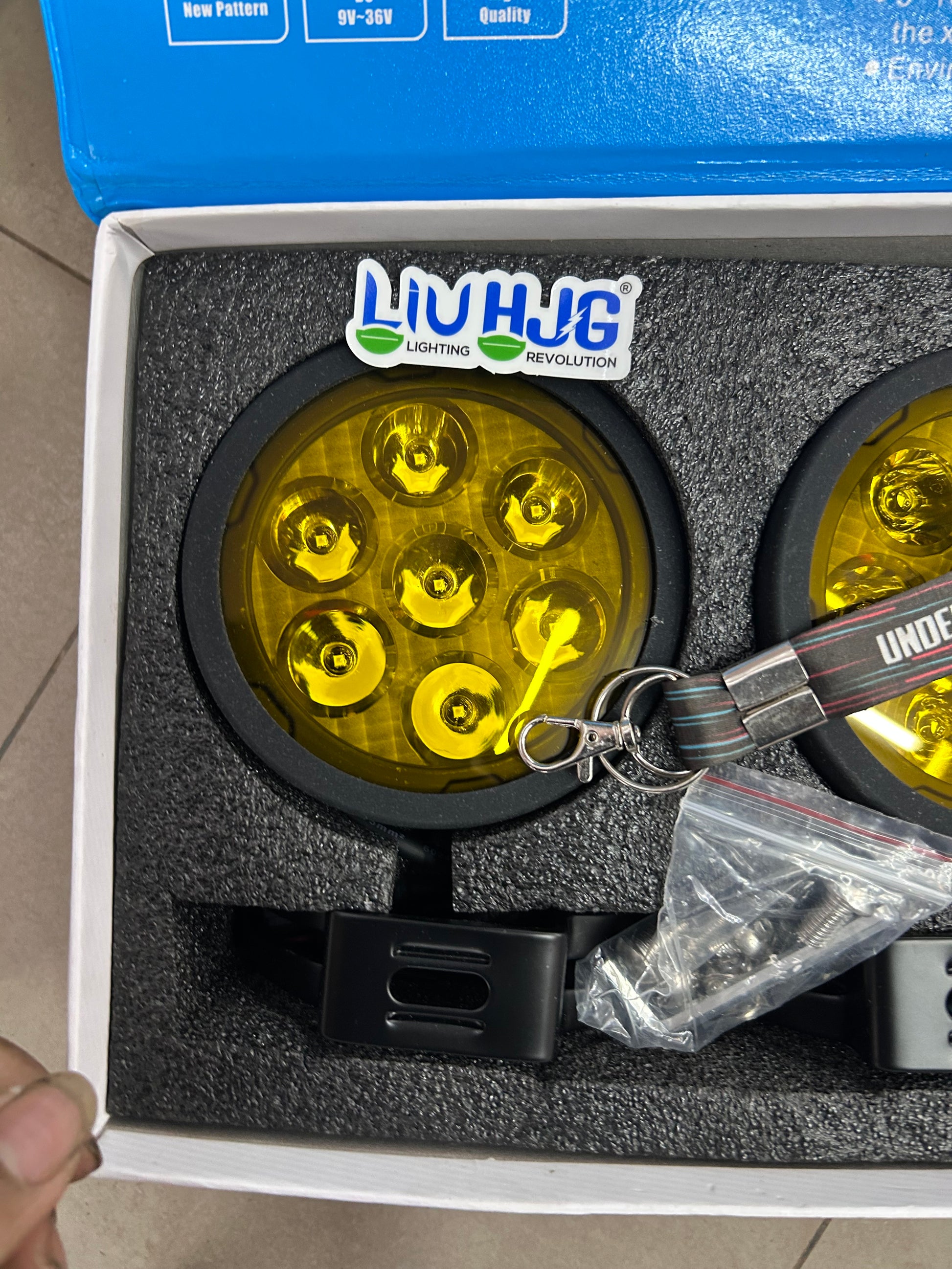 HJG Mini Drive yellow fog light 7 LED reflector close up