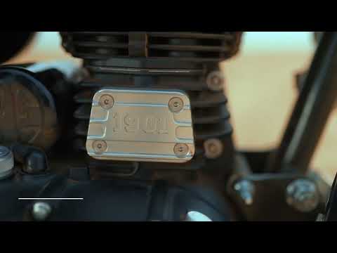 Royal Enfield engine with 1990616 silver tappet cover installed